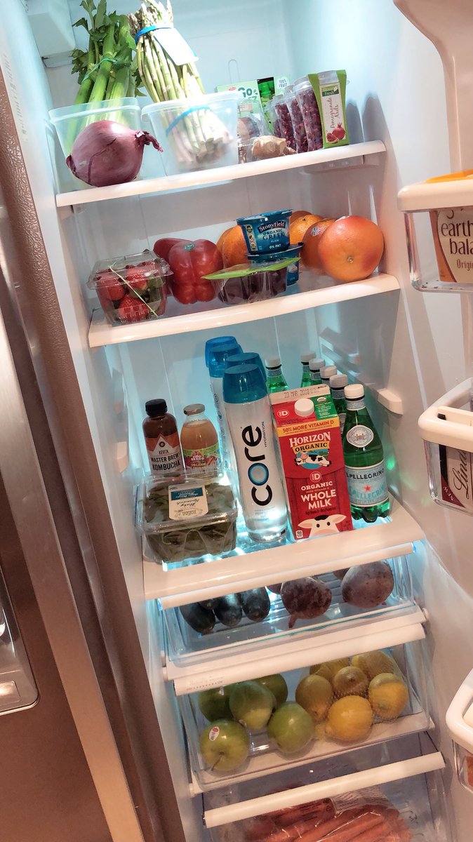 KimberlyAlexisH's tweet photo. When the fridge is full and ready for juicing! @WholeFoods 🥤 🍊 🍏 🥒 🍋 🥕 https://t.co/8mMf1YzLFB