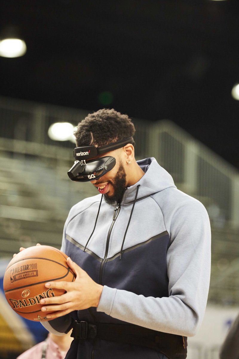AntDavis23's tweet photo. Not every network can keep up. But this weekend, we played ball in 5G… and it actually worked. @Verizon did not disappoint. #Ad https://t.co/RdLUhzDkKP