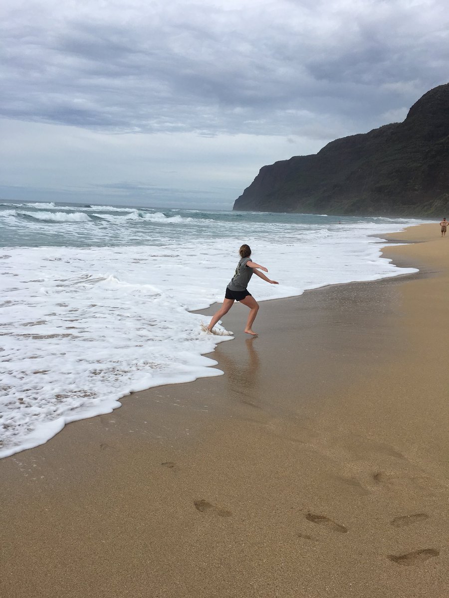 lrose_3's tweet photo. I ran from these waves like I run from my responsibilities. https://t.co/uTLEelQqKo