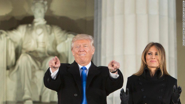 CNN's tweet photo. Donald Trump was ranked last by political scientists in a presidential greatness survey released on #PresidentsDay. Here's the top 5:

1. Lincoln
2. Washington
3. FDR
4. T.  Roosevelt
5. Jefferson https://t.co/oavus7DxT0 https://t.co/K49FjuJo2J