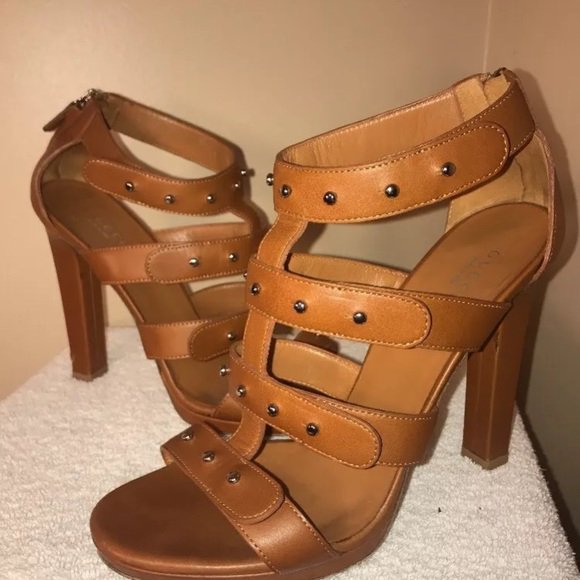 Official_Z's tweet photo. So good I had to share! Check out all the items I'm loving on @Poshmarkapp from  @izzyhooter  @APRILYANKEEFAN  : https://t.co/c9ovcPpHew https://t.co/cKC1oUb4K0
