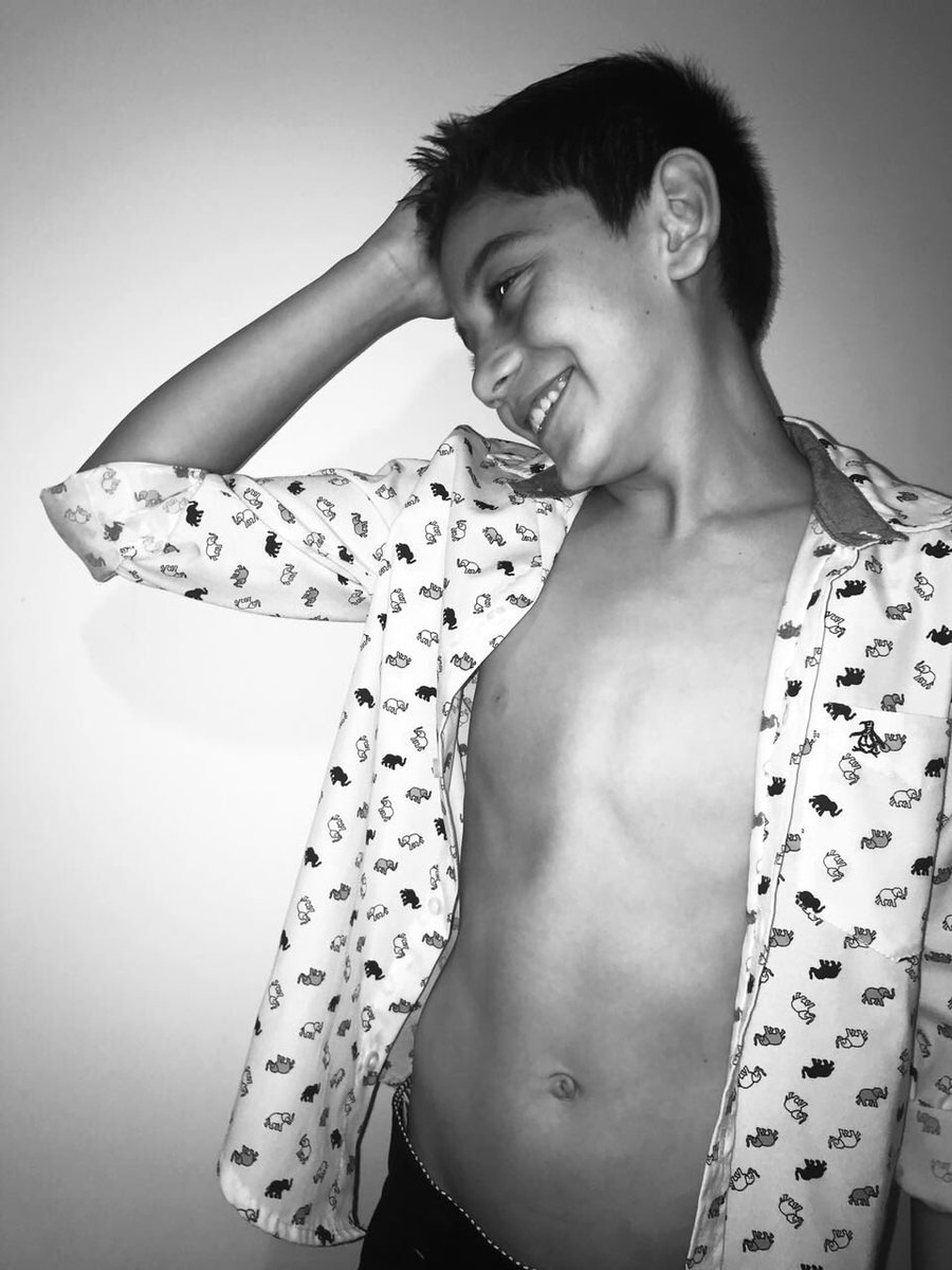 prettygirlstan's tweet photo. this kid is dan’s brother and I’m so fucking in love aren’t you https://t.co/jjbQRrLzyj