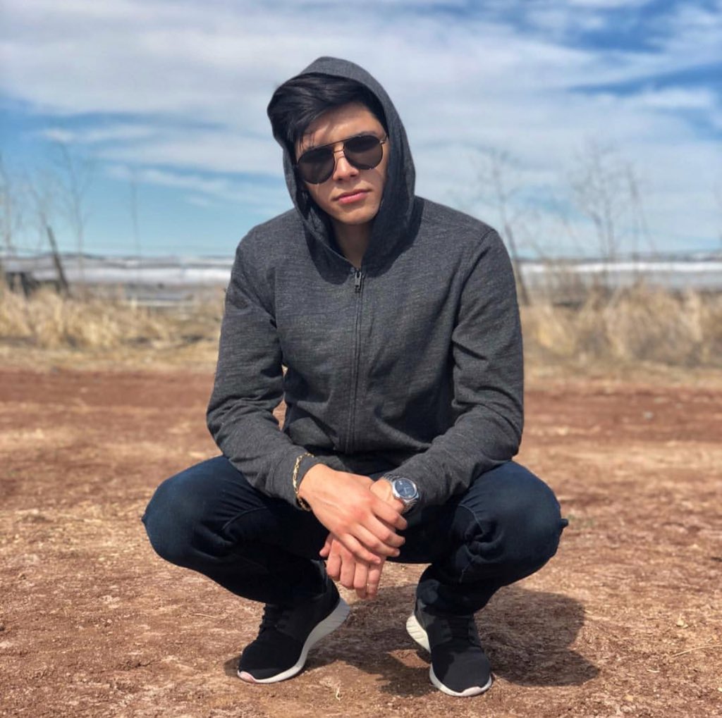 Si cuando tú piel se eriza me recuerdas, no me juzgues por amar cada parte de tu belleza ... ♥️🔜 #ag