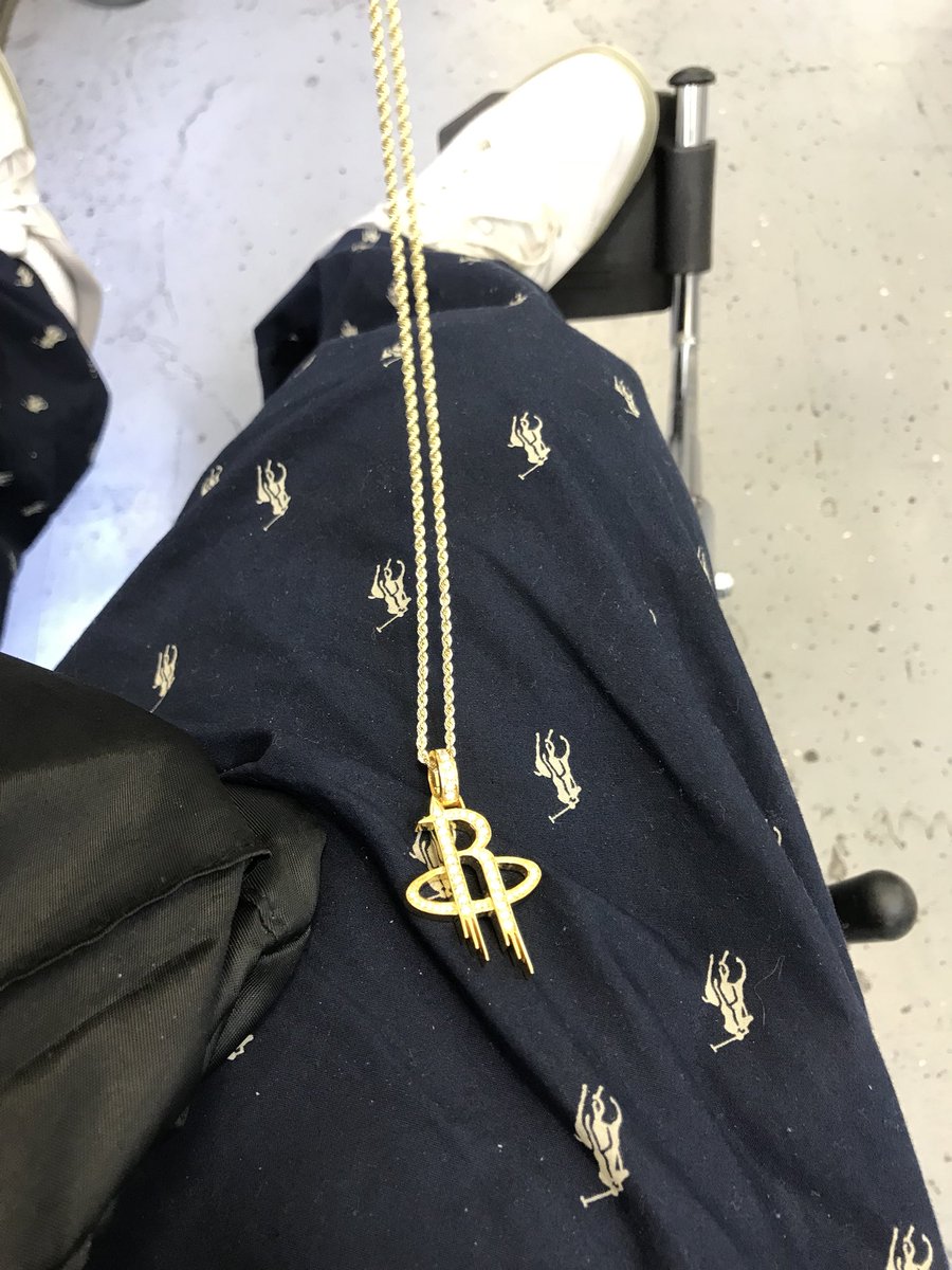 KunalAFTC's tweet photo. Went and cop me a new chain on these haters not like these broke bums arguing on Twitter #teamdoneright #jimmyxboi #icemannick https://t.co/dPWFk0Ouki