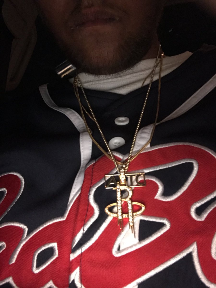 KunalAFTC's tweet photo. Went and cop me a new chain on these haters not like these broke bums arguing on Twitter #teamdoneright #jimmyxboi #icemannick https://t.co/dPWFk0Ouki