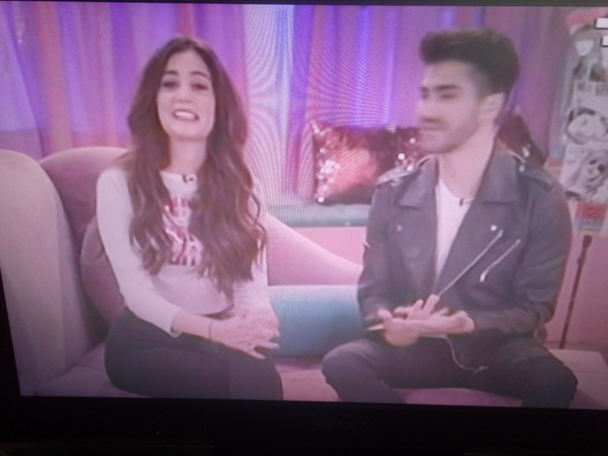 AnGeLdEdAnNaP's tweet photo. No hay mejor manera de cerrar mi día que viendo a mi conductora favorita mi Princesa @barbaraig 😍😍🌹🌷💜 @UnCuartoPOP #LiguePop https://t.co/6QbqYNLVYT