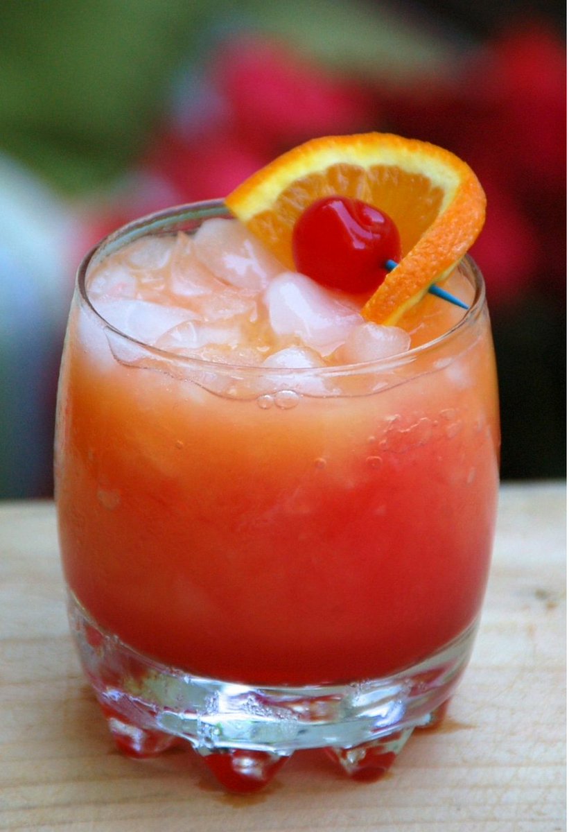 influence180's tweet photo. Zing-a-ling
1 oz Bourbon
1 oz Triple Sec
3 oz Grapefruit Juice
1/2 oz Grenadine
Juice from half a lime

Layer in a low ball glass over ice.
#bourbon #citrus #HappyHour #Cocktails https://t.co/w17H1LhnYH