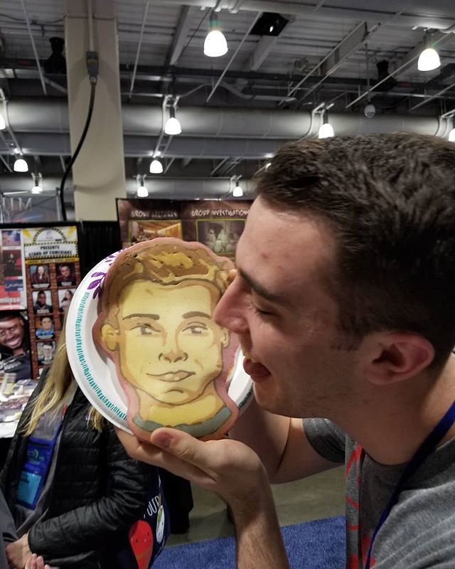 We give people the rare opportunity to makeout with their own face. Who wouldn't want to do that?! #dancakes #pancakeart #eatyourownface #makeoutwithyourownface
Pancake by Dancakes Artist @mruncredible

Book us for events and videos by clicking on the li… ift.tt/2ojDxAl