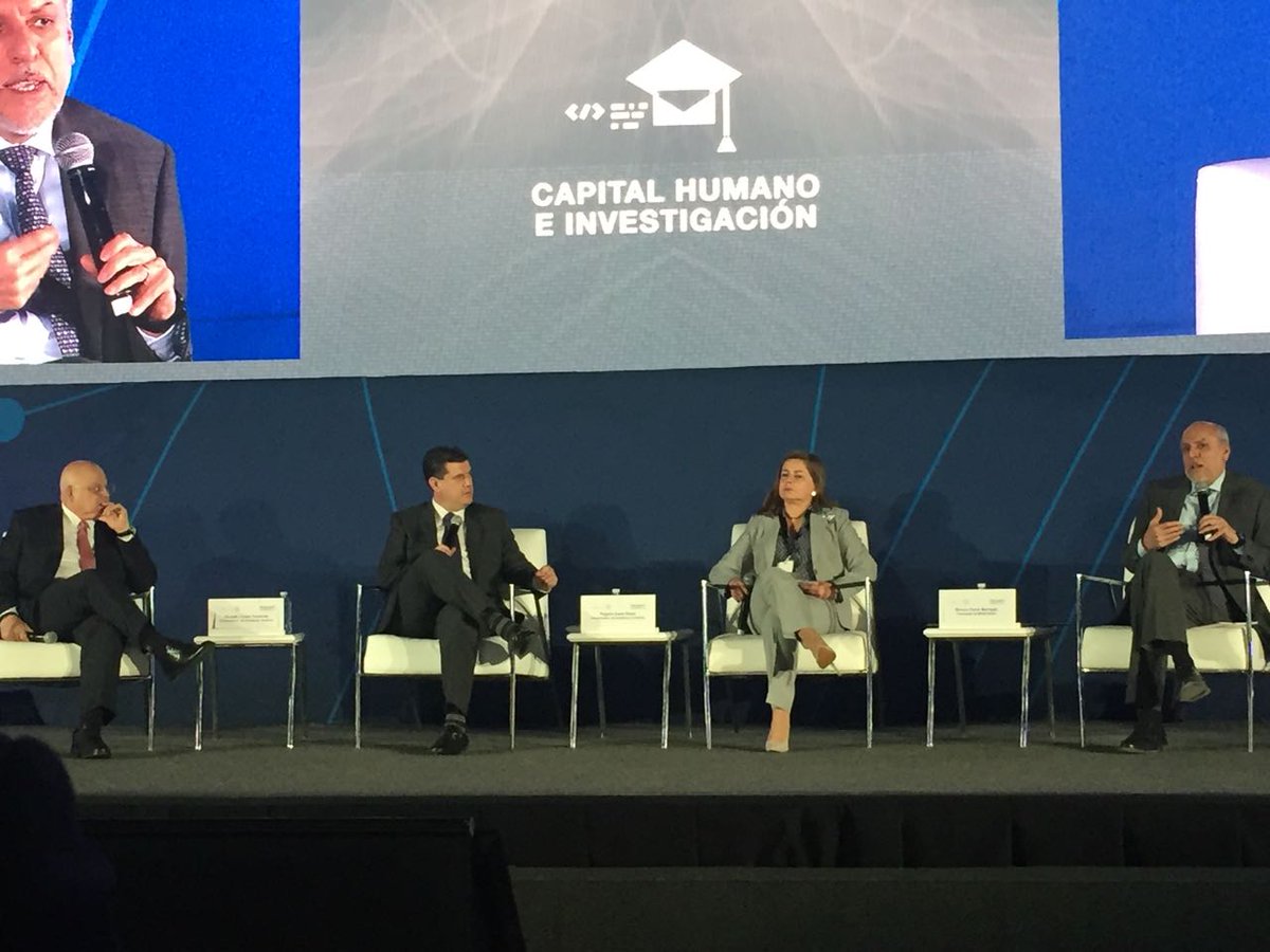 mofloresb's tweet image. Incentivar las competencias #STEM y combatir la informalidad, algo sobre lo que hablé hoy en el panel: &quot;Pilares para la Industria 4.0: Capital Humano e Investigación&quot; #PROSOFT @SE_mx