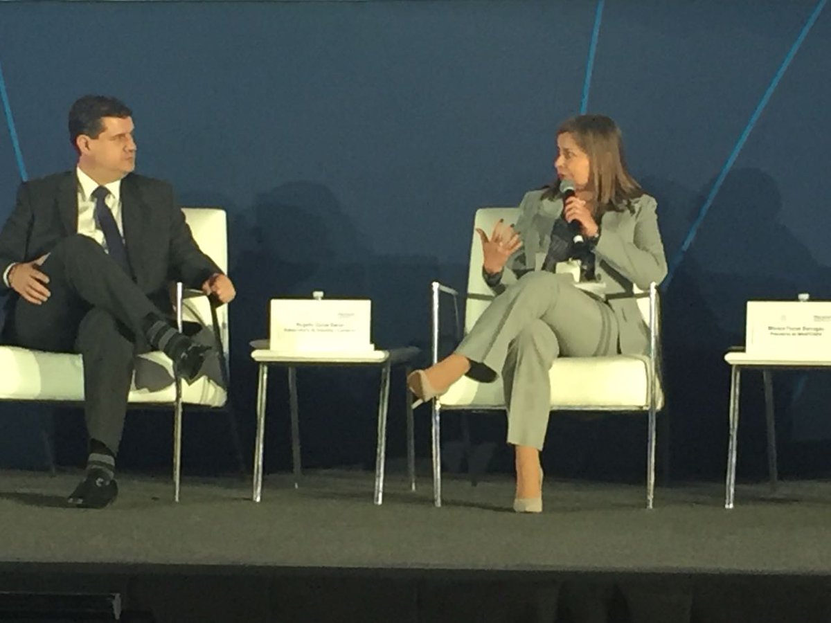 mofloresb's tweet image. Incentivar las competencias #STEM y combatir la informalidad, algo sobre lo que hablé hoy en el panel: &quot;Pilares para la Industria 4.0: Capital Humano e Investigación&quot; #PROSOFT @SE_mx