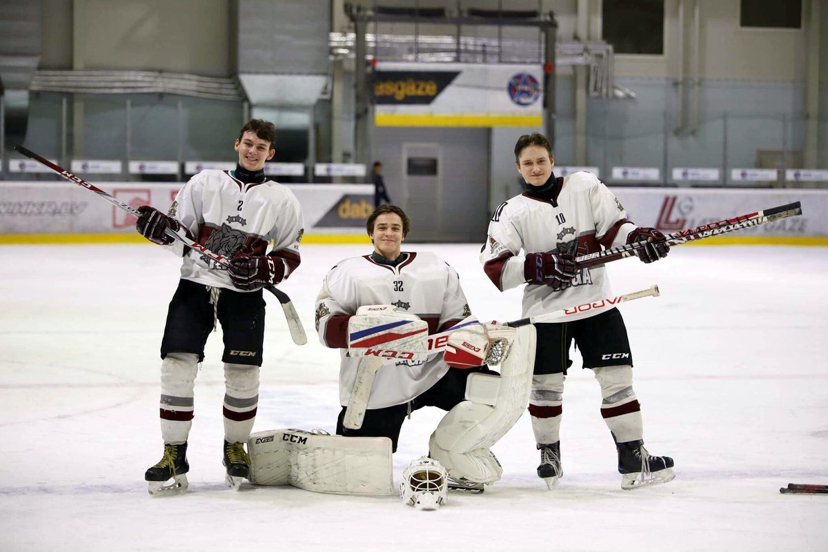hsrigahockey's tweet photo. Fotomirkļi no vakardienas #hsriga2001 uzvaras 5:2 viesos pār HK "Mārupe", kas deva pirmo vietu 1. līgas regulārajā sezonā #hsriga #Vienakomanda #Lauvāsuzvarasspēks https://t.co/WtVjrcxGaF