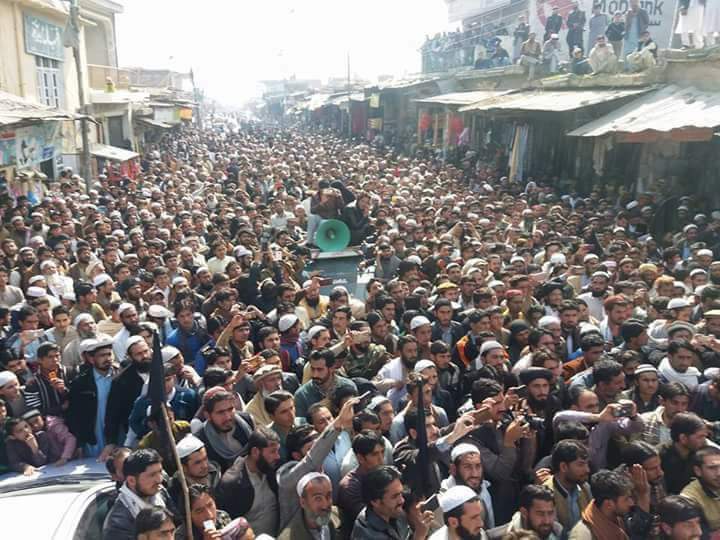 MisbahUtmani's tweet photo. جوڑہ ہنگامہ چے مہ اؤ تا نہ کو        
 قبر نہ واللہ کو ابدالی راشی۔     

#JusticeforAhmadShah
#bajaurprotest @a_baittani @takkar1234 https://t.co/hKNE4knWIn