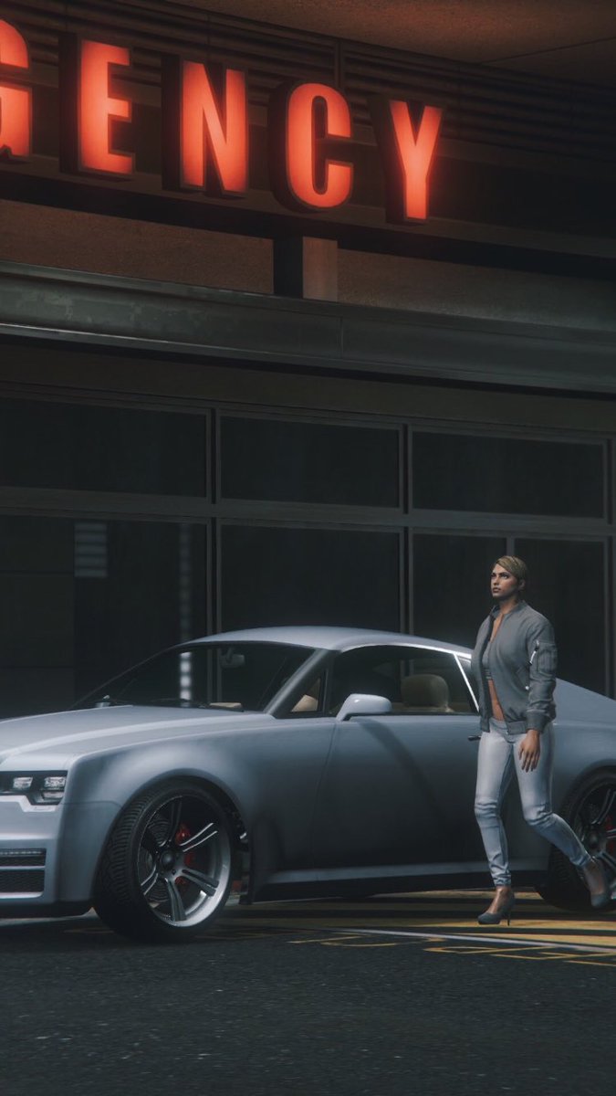 CelebsGta's tweet photo. @khloezardashian rushes back to LS and parks in Emergecy exit read now at https://t.co/H8cug4TSrf https://t.co/jny1JvB4MX