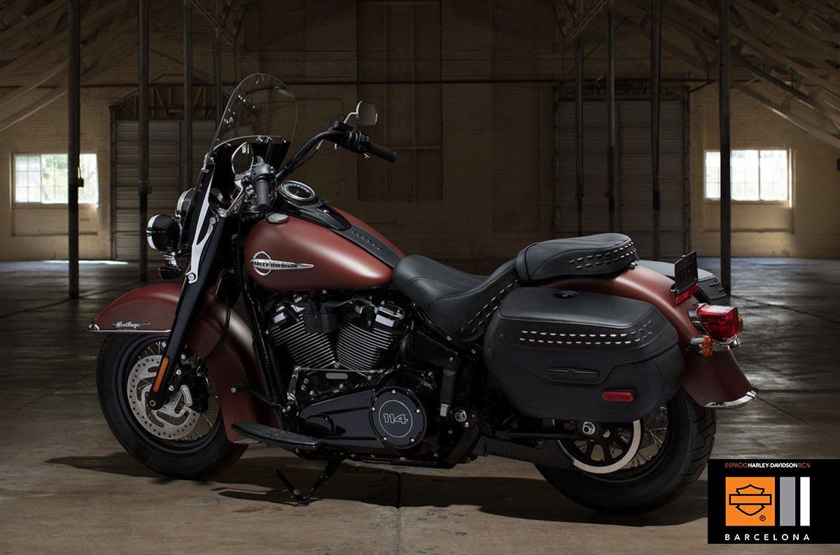 espaciohdbcn's tweet photo. Descubrid el lado más oscuro de un clásico renovado. La nueva Heritage Classic se reinventa para alcanzar la cima de la conducción moderna. ¿Nos subimos? #harleydavidson #newheritageclassic https://t.co/0JiJxlO7Z5