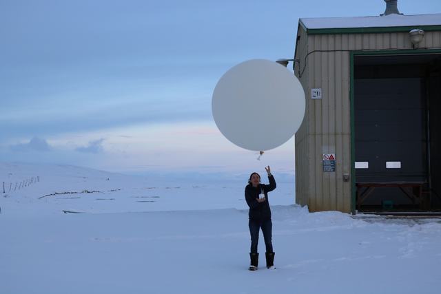 WMO's tweet image. Year of #PolarPrediction Arctic Winter Special Observing Period started 1 Feb.  @environmentca Eureka station is deploying 2 radiosondes daily. Here, Laura Werden launches her 1st weather balloon. Photo: Renee Cossitt. bit.ly/2sN3RZ9
