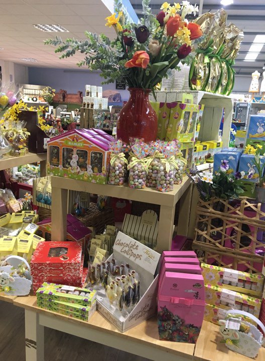 sarundschocs's tweet photo. #DisplayOfTheDay has to go to these wonderful #Easter #Displays in @DunbarGC! 🐣🍫

https://t.co/kNvHIgqKVw 

#Confectionery #Chocolate #EasterEggs #Sweets https://t.co/zi2HKzQ097