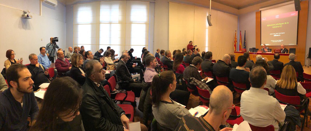icompetitiva's tweet photo. E.Quingles, president d’Innovació de @FomentTreball, presenta la sessió sobre casos d’aplicació d’#Industria40 amb @effitronix MIMCORD @FICEPs3 @InnovaeAR @accio_cat https://t.co/bCJWgxroZk