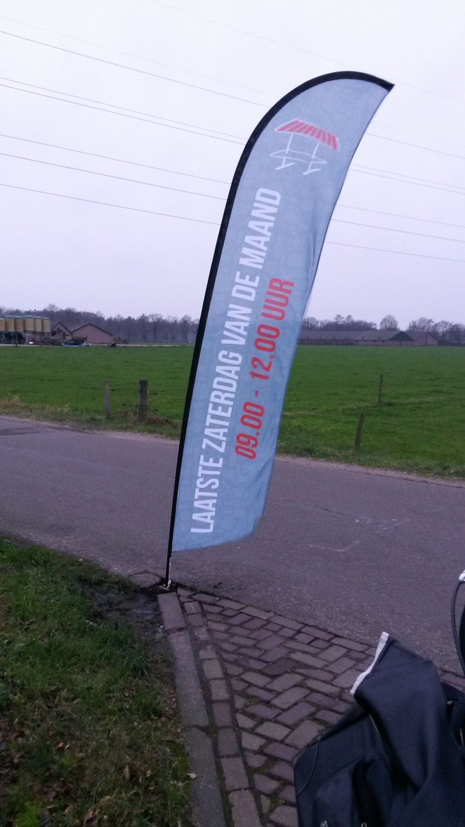 Zaterdag 24/2 van 9 tot 12 uur weer #Rommelmarkt aan de Langezuiderweg 112 in #Voorthuizen! Bij ons zijn ook heeel veeel 2ehands #schaatsen verkrijgbaar! Dus naast brocante, servies, meubels, speelgoed, gereedschap, witgoed ook nog #schaatsen. RT=fijn!