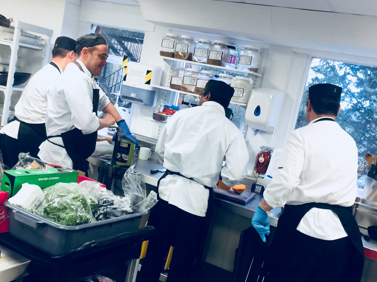 Chef <a href="/CarlRynsard/">Carl Rynsard</a> can U squeeze any more around this bench <a href="/DamianBlake4/">Damian Blake</a>  <a href="/Madeirinha1988/">Ricardo Madeira</a> <a href="/VinceCarr7/">Vince Carr</a> <a href="/chefkrish/">krishna shankar</a> #DreamTeam