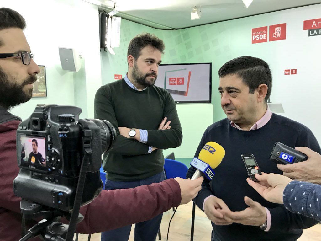 PSOEJAEN's tweet photo. Abordamos hoy con @JSAJaenCep los retos del 2019 pero para llegar ahí tenemos que trabajar el 2018 cumpliendo nuestros compromisos electorales https://t.co/5Lkj8tL2HW