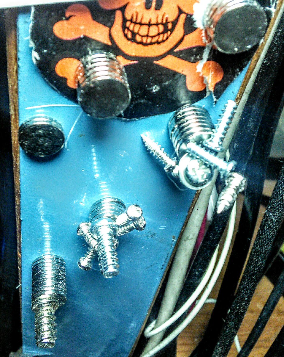 drtune's tweet image. #HackerTips disc magnets are superb for retaining and organizing screws/nuts etc when tearing down. Arrange in a row and each stage of disassembly or screw type gets own magnet. V secure and delightfully easy to pick one off again. Also, self-generating screw sculptures!