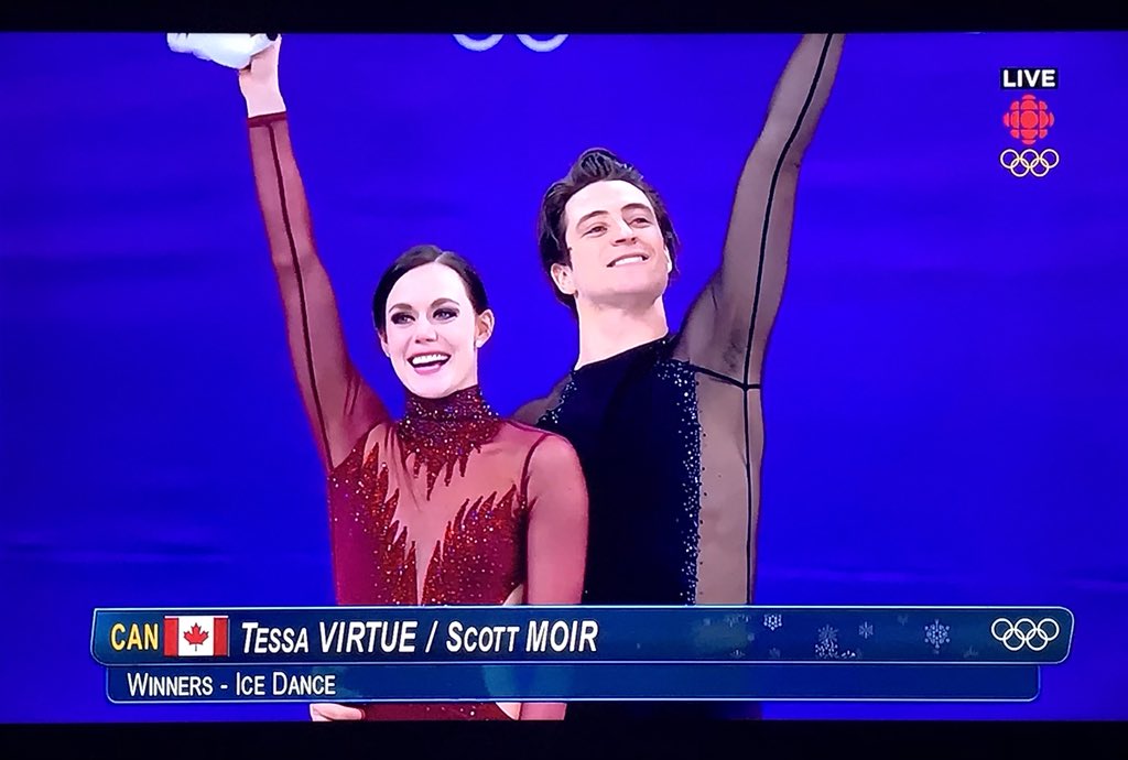 MelsBells89's tweet photo. Yup, I bawled my eyes out the minute they started their routine till the minute they were up on that podium. 😭🥇🇨🇦⛸❤️#Gold #TessaAndScott #TeamCanada #FigureSkating #PyeongChang2018 https://t.co/UneIZNT3kc