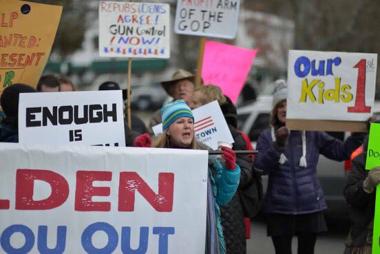 ORD2Indivisible's tweet photo. #NoNRAMoney
#NoMoreSilence #EndGunViolence
#CriminallyNegligentGOP
#NRABloodMoney
#NRAIsATerroristOrganization
@repgregwalden w/
#NRABloodOnYourHands
Walden #SoldYouOut https://t.co/M4Nc5xsvBr