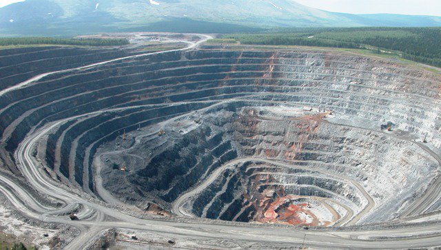 mecmining's tweet photo. The Olimpiada mine is one of the largest gold mines in Russia and in the world, located in Krasnoyarsk Krai. The mine has estimated resources of 47.37, and reserves of 30.01 million oz of gold #mineshowcase https://t.co/wFXuuR44N0