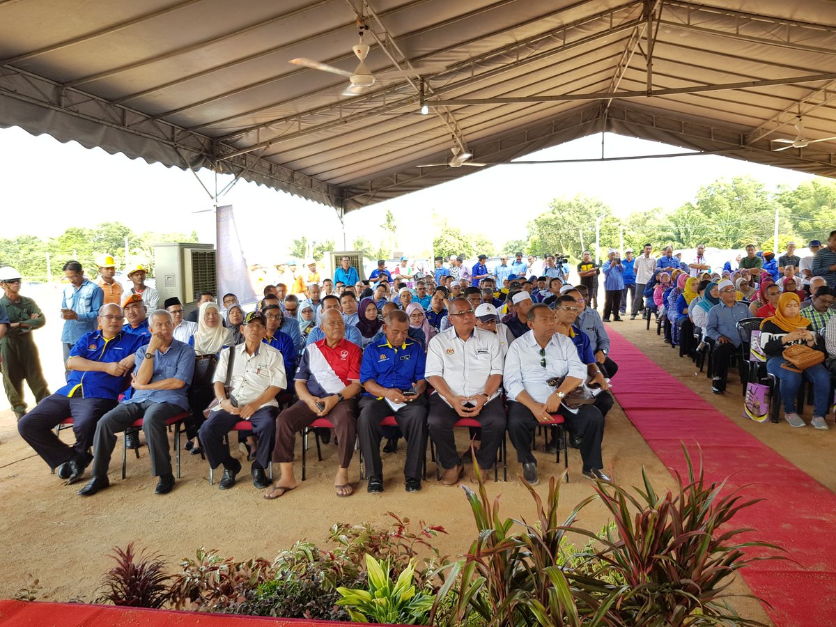 Pembinaan Projek Hospital Parit Buntar 76 katil bermula dgn penanaman cerucuk spun 6 drp 2015 lokasi.Kerja2 bangunan di atasnya akan berjalan lancar selepas ujian bebanan cerucuk lulus nanti.Projek guna 100% BIM <a href="/JKRMalaysia/">JKR Malaysia</a> <a href="/NajibRazak/">Mohd Najib Tun Razak</a> <a href="/PetraJayaMP/">Fadillah Yusof 🇲🇾</a> <a href="/ZambryOfficial/">Zambry Abd Kadir</a> <a href="/KKMPutrajaya/">KKMalaysia🇲🇾🩺❤️</a>