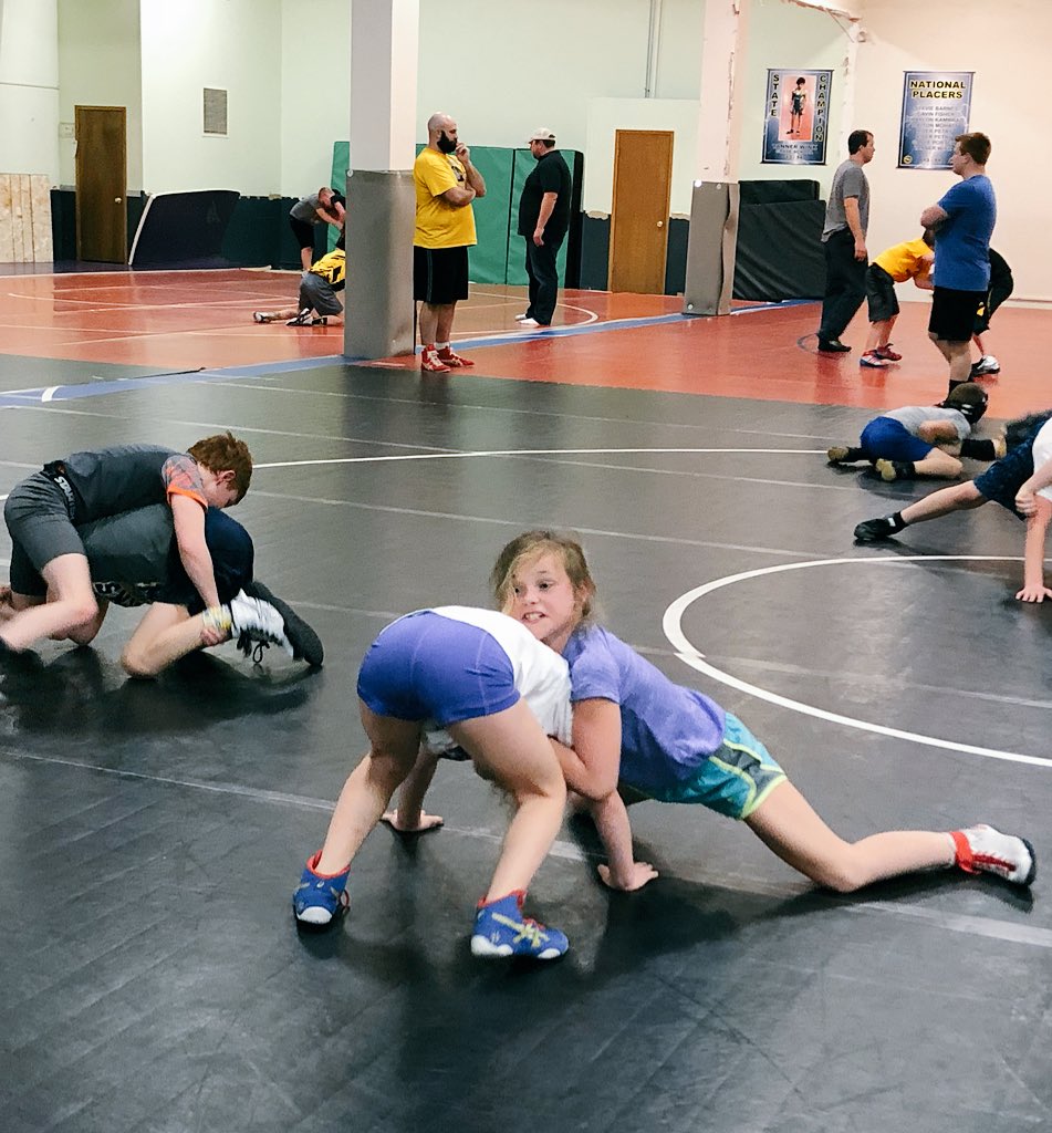 jessdjukanovic's tweet photo. Understand me when I say I’m comin for that @AAUWrestling Iowa State title too 😏 #IowaGirlsState #WomanOnAMission #AllTheTeamTrophies #PowerhouseGirlsWrestling #TinyEmpire
@wrslrchick 
@ia_wwr https://t.co/7W1Bn48IFX