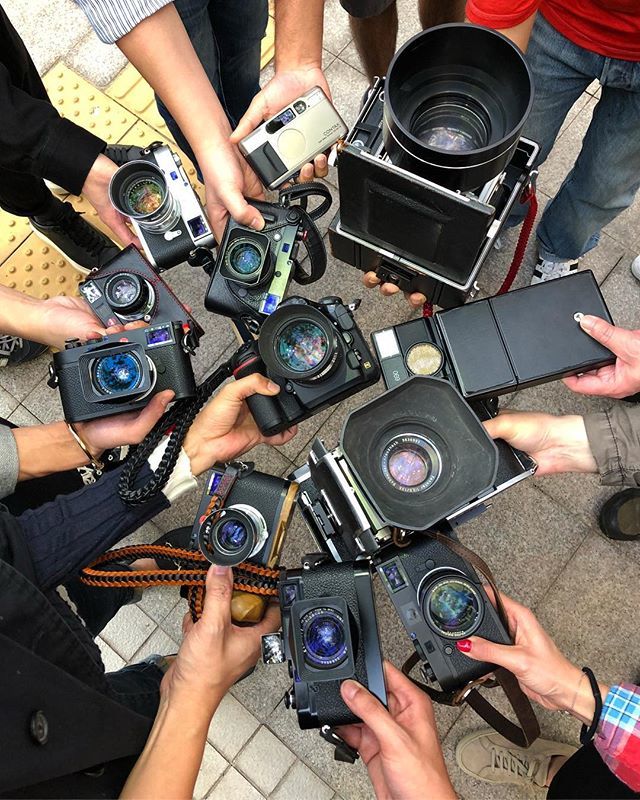 TAHUSA's tweet photo. Group photo from @shutteralliance Large Format Gathering
#contaxt2 #filmphotography #filmisnotdead #ishootfilm #leicamp #believeinfilm #leicam240 #aeroektar #nikond850 #leicam10 #leicam4p #filmcamera #graflex #cameraporn #4x5camera #shutteralliance #phot… https://t.co/rnEydAuWKJ https://t.co/Esbs046goZ