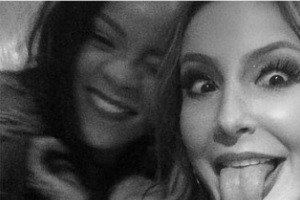 MundoLeitte's tweet photo. Hoje é aniversário de uma das maiores Divas do mundo! E nada melhor que celebrar essa data relembrando o dia em que @Rihanna veio ao Brasil e tirou essas fotos com @ClaudiaLeitte! #HappyBirthdayRihanna https://t.co/4HTkUJ2MA7