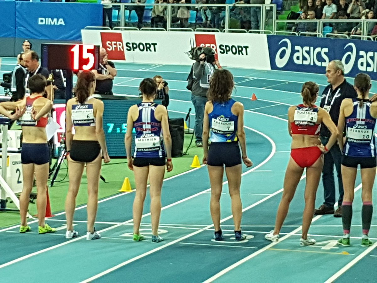 DoroThuillier's tweet photo. (re)vivez la perf de @Fann_pruvost vice championne 🇫🇷🥈sur le 3000m #Liévin .Alors,elle la méritait bien sa banderole, non?🤔 👊💪👍Bravo aussi à l'énorme @SimonDenissel pr son titre de champion de 🇫🇷🥇😎 🔝 #EGID #EnModeSupporter ce we @LNPCA #CFAthlé https://t.co/bFaXMty8xt https://t.co/Cbbe5TkURL