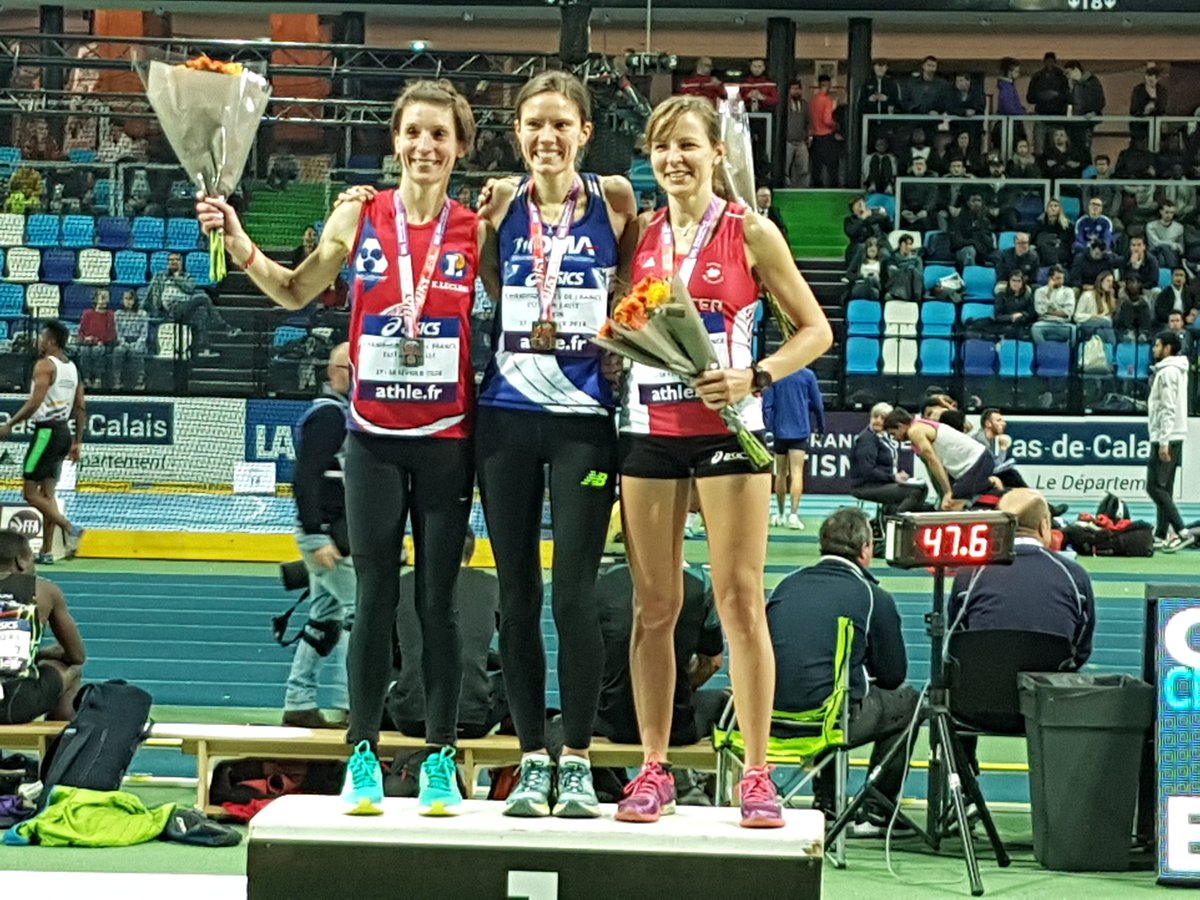 DoroThuillier's tweet photo. (re)vivez la perf de @Fann_pruvost vice championne 🇫🇷🥈sur le 3000m #Liévin .Alors,elle la méritait bien sa banderole, non?🤔 👊💪👍Bravo aussi à l'énorme @SimonDenissel pr son titre de champion de 🇫🇷🥇😎 🔝 #EGID #EnModeSupporter ce we @LNPCA #CFAthlé https://t.co/bFaXMty8xt https://t.co/Cbbe5TkURL