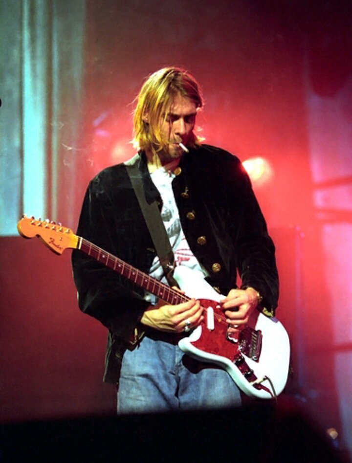 Happy birthday to the grunge icon Kurt Cobain! He would\ve turned 51 today.
1967-1994  