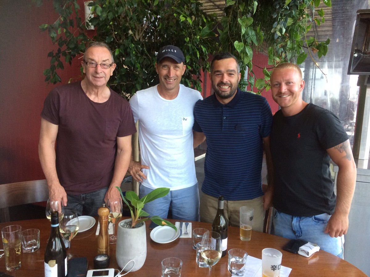 blummy26's tweet photo. Thanks for photo lads 👌🏻 @nassercricket @BumbleCricket  @Lukesuter2 https://t.co/eivLdEH6wa