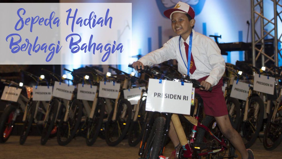santrikiai's tweet photo. Hidup itu laksana naik sepeda. Agar tetap seimbang, kamu harus tetap bergerak (Albert Einstein). Mungkin filosofi ini yg ingin Pak @jokowi bagikan dan harapannya dijadikan inspirasi bagi para penerima sepeda Presiden. @budimandjatmiko #JokowiMembangunIndonesia #SepedaJokowi https://t.co/Wak6Yh4DUm