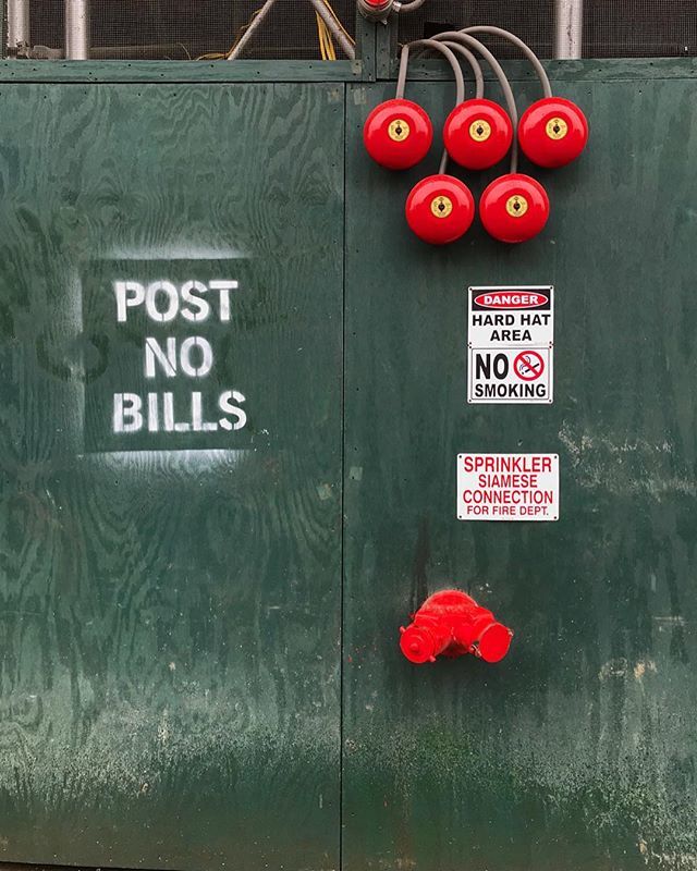 eric_eigner's tweet photo. Red Percussion Bells Set On Green - Incidental Installation Art
#ericjohneignerphotography #percussioninstruments #redandgreen #postnobills #williamsburgbrooklyn #incidentalart #streetphotography #capturestreets #ourstreets #colorstreetphotography #ig_st… https://t.co/gA8s0blxAL https://t.co/WLGIvBSf8P