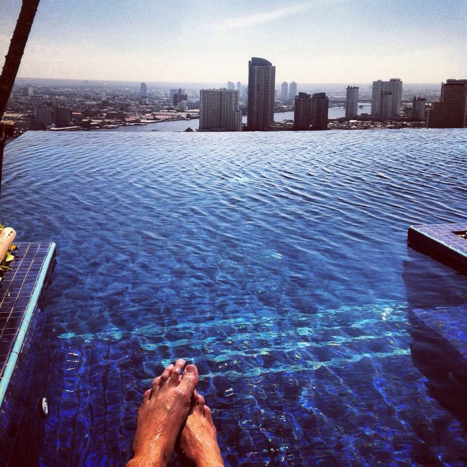 BrendanRendall's tweet photo. In2014 I was living in Thailand - how I loved this swimming pool #swimming #inifinitypool #swimmingpool #Thailand #Travelers #worldtravel #feetselfie #Bangkok #throwback https://t.co/OIzL3bF12x