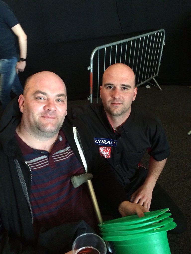 FastDixon's tweet photo. @TargetDarts @Wayne501Mardle Me. Was gonna put the skinnier version of @RobCross180 on from butlins, mar 17 but no https://t.co/z1BQTdD32k