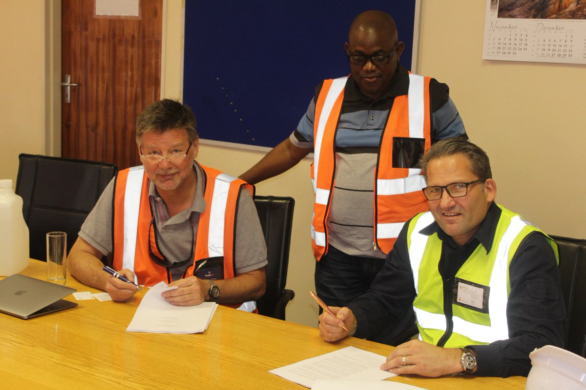 VivoEnergyBots's tweet photo. We are pleased to announce that our Commercial Team has signed a deal with Mowana Copper Mine for the supply of diesel and lubricants.
#SignedDeals #StrategicCollaborations #VivoEnergyBotswana https://t.co/RSVsRXI9nP