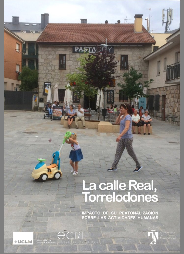 Fernandezy69's tweet photo. ¿Que consecuencias tiene la peatonalización de una calle en un centro urbano? Estudio del antes y el después de la peatonalizacion de la Calle Real de Torrelodones. Hilo 👇 https://t.co/VfhqEeABXA