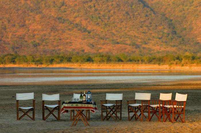 A picturesque sundowner setup just waiting for the guests to arrive!

bit.ly/2DVxfkd #Safari #Zambia #Travel