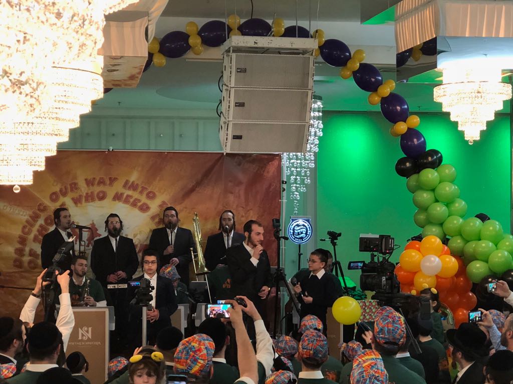 TheShiraChoir's tweet photo. At the @Tantzers #Purimevent in Brooklyn NY
@YumiLowy - @IamShulem - @MordyShapiro - @boruch_sholom - #ShulemBrodt - #ShulemSaal
Music by @NaftaliS Production https://t.co/dPlxr8z5cQ