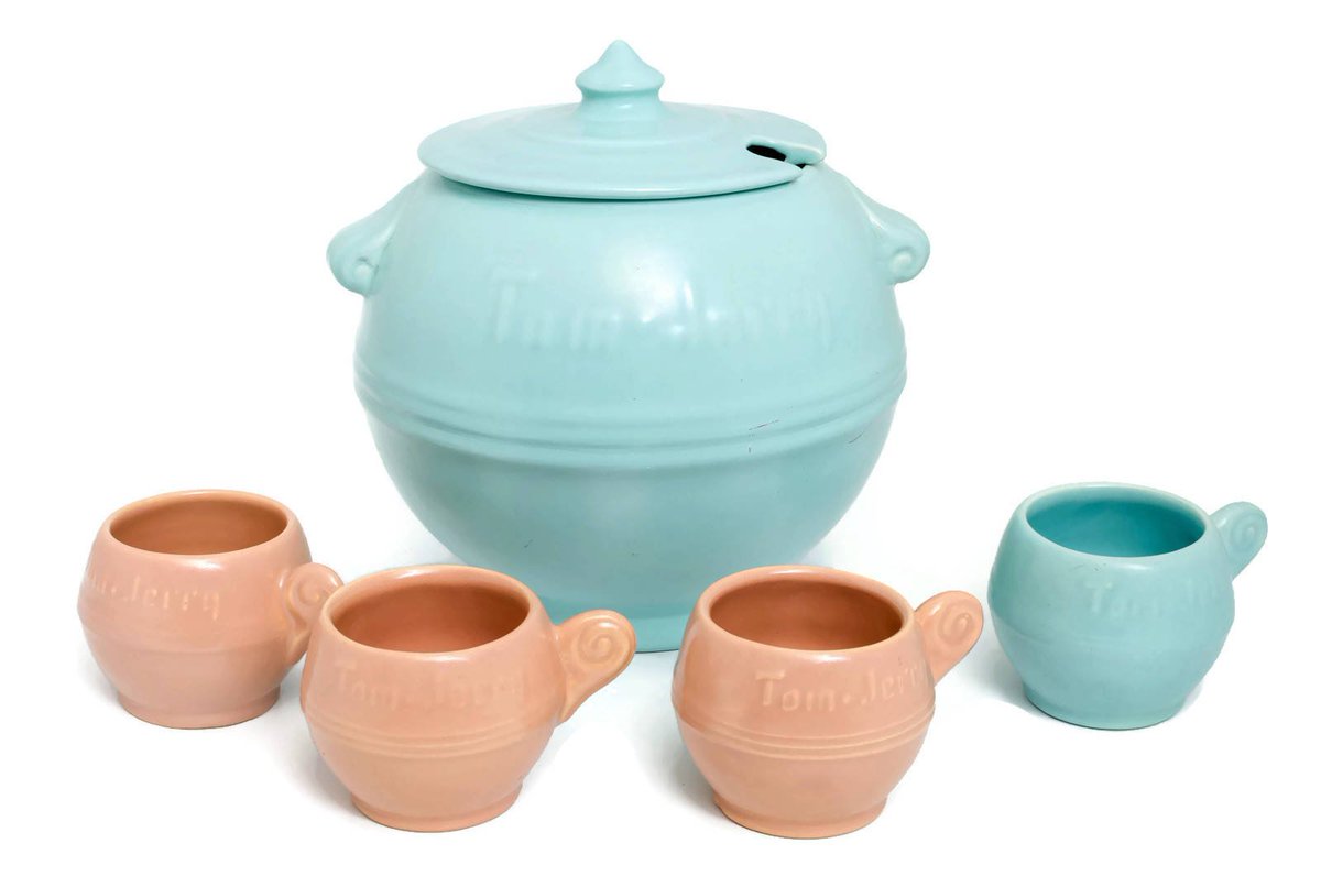 MDarlingVintage's tweet image. Metlox Poppy Trail Vintage Tom And Jerry Punch Bowl And Cups Set etsy.me/2iYO4yr #Etsy #PunchSet