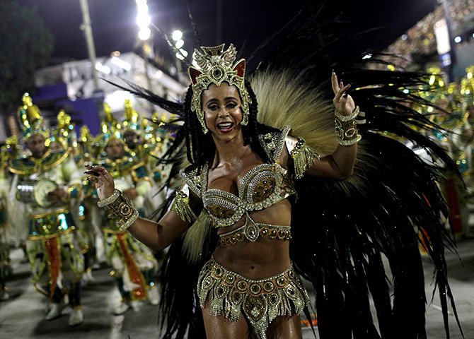Carnival scenes. Ингрид танцовщица Бразилия. Габриела танцовщица Бразилия. Габриэла Рибейро известная бразильская танцовщица самбы. Бразильский карнавал.