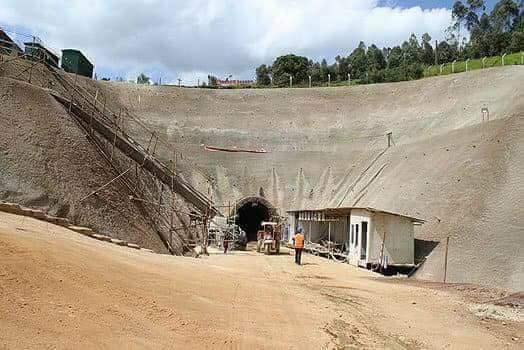 retired_comrade's tweet photo. Murang'a residence are crying over #TunnelsOfDeath,they have seen the true colors of #RegimeOfDoom that doesn't have interest of citizens at heart.Sober Kenyans must learn that this liberation isn't a luo affair as propagated ,the demagogues feeds on its own as well!! Be warned https://t.co/GIzWXdR56h