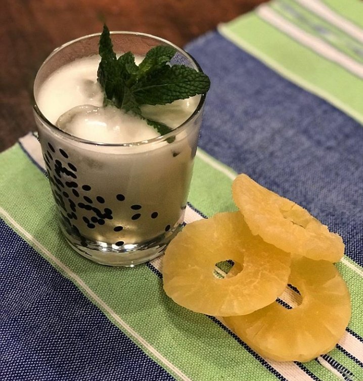 ElPushka's tweet photo. Buenas noticias! Хит этого сезона Tropical gimlet (Rum Havana club 3 year, pineapple lime&amp;mint cordial, peach liquor) теперь в Happy Hours меню! #cocktail #ElPushka #bar #casadesiesta🌵#cocktailminsk #minskbar #latino #pushpushpush #bestbars #rumcocktail https://t.co/LCiUPBa5z4
