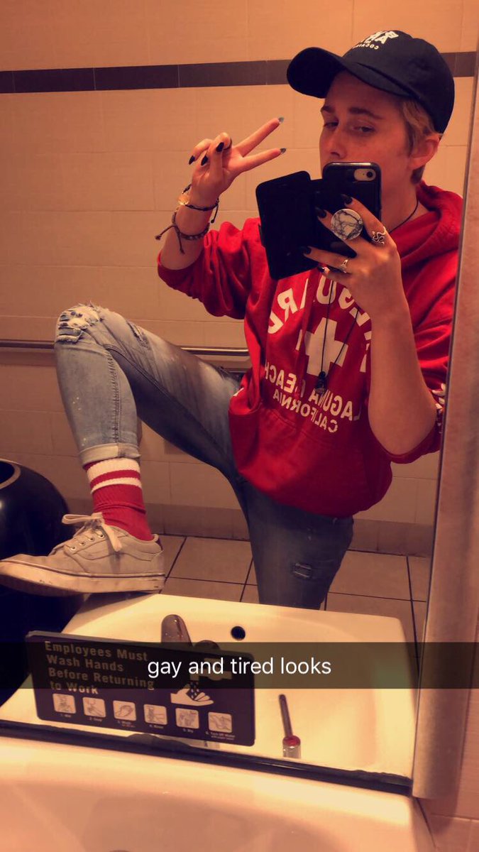 CourierKen's tweet photo. posing like me in bathrooms is cancelled https://t.co/VXGleXiQSQ