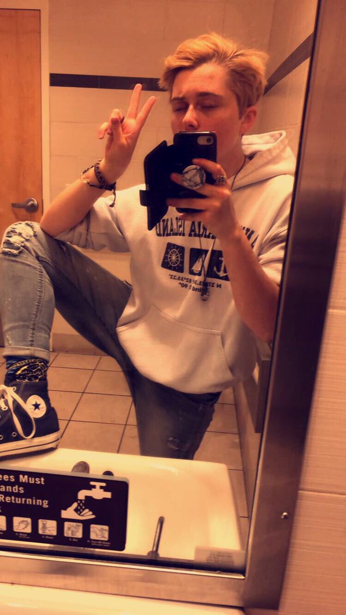CourierKen's tweet photo. posing like me in bathrooms is cancelled https://t.co/VXGleXiQSQ